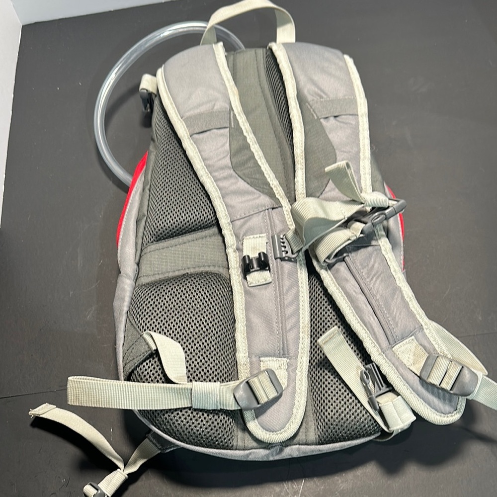 Cabela's Men's hydration Backpack - Picture 3 of 3
